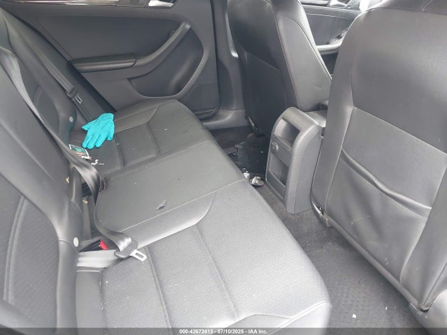 3VWD17AJ0JM207689 Volkswagen 1.8 tsi