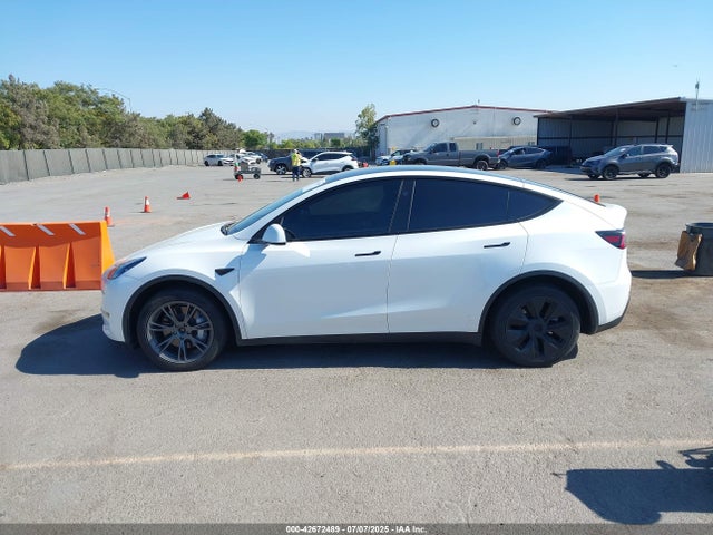 7SAYGDEE0RF160178 Tesla Model Y