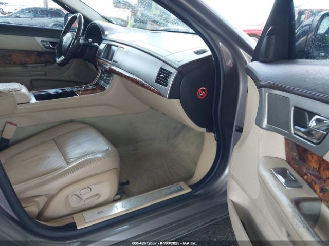 2011 JAGUAR XF SAJWA0FB9BLS09353 Photo 4