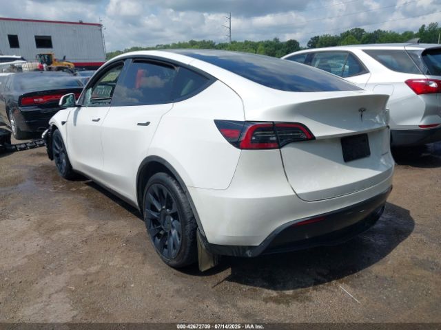 2023 TESLA MODEL Y 7SAYGAEE6PF709703 Photo 2