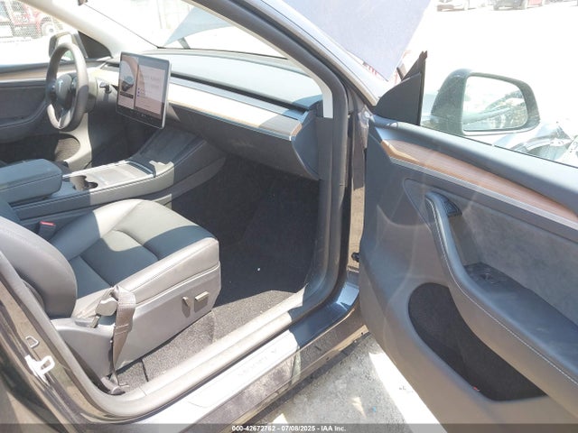 2024 TESLA MODEL Y 7SAYGDEE9RA282051 Photo 4