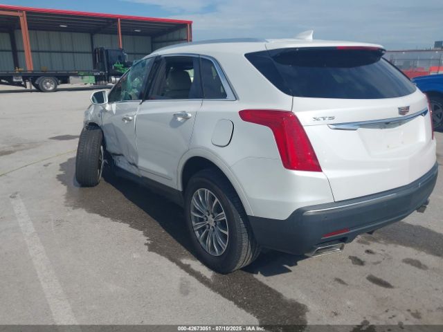 2018 CADILLAC XT5 1GYKNCRS0JZ126852 Photo 2