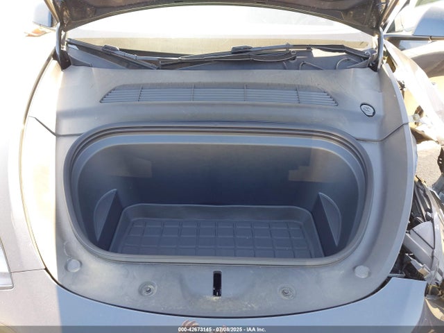 Tesla Model Y 2024 7SAYGAEE2RF124068 Image 10