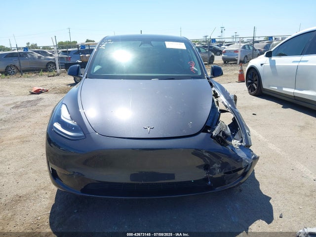 Tesla Model Y 2024 7SAYGAEE2RF124068 Image 13