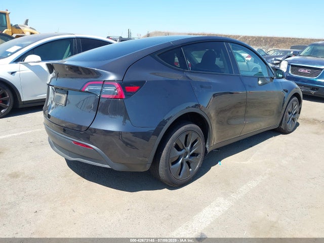 Tesla Model Y 2024 7SAYGAEE2RF124068 Image 4