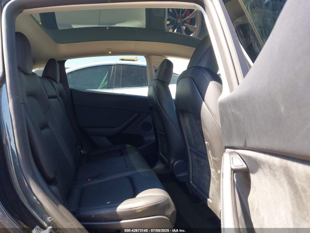 Tesla Model Y 2024 7SAYGAEE2RF124068 Image 8