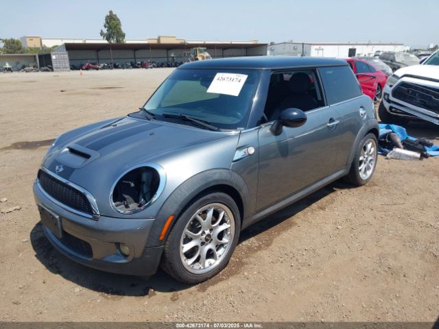 2010 MINI COOPER S WMWMF7C53ATZ70244 Photo 1