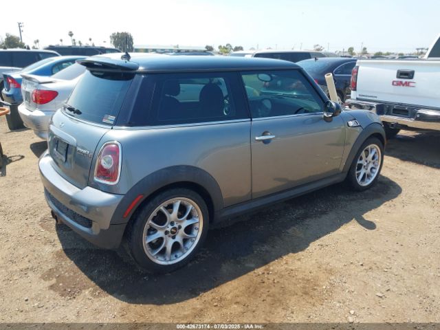 2010 MINI COOPER S WMWMF7C53ATZ70244 Photo 3