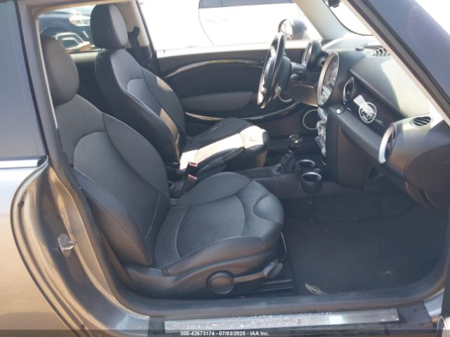 2010 MINI COOPER S WMWMF7C53ATZ70244 Photo 4