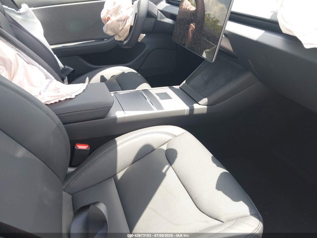 2025 TESLA MODEL 3 5YJ3E1EAXSF014207 Photo 4