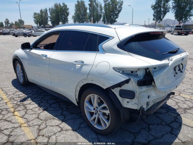 2018 INFINITI QX30 SJKCH5CP5JA006199 Photo 2