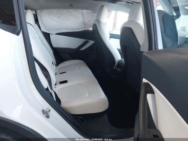 7SAYGDEF5NF368365 Tesla 2022