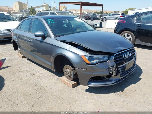 2015 AUDI A3 WAUACGFFXF1081637 Photo 0