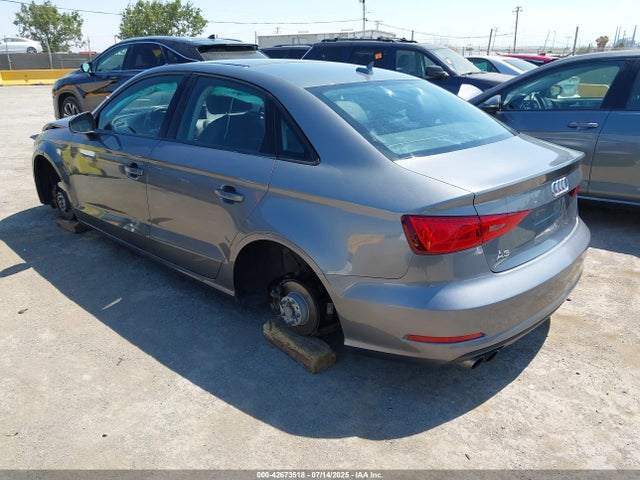 2015 AUDI A3 WAUACGFFXF1081637 Photo 2
