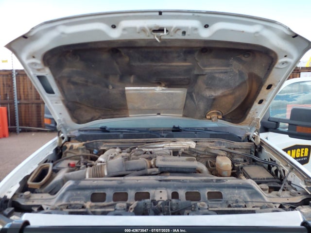 GMC l5p - direct injection, duramax, gen 5, var 1 2018 1GT12REY5JF181645 Image 10
