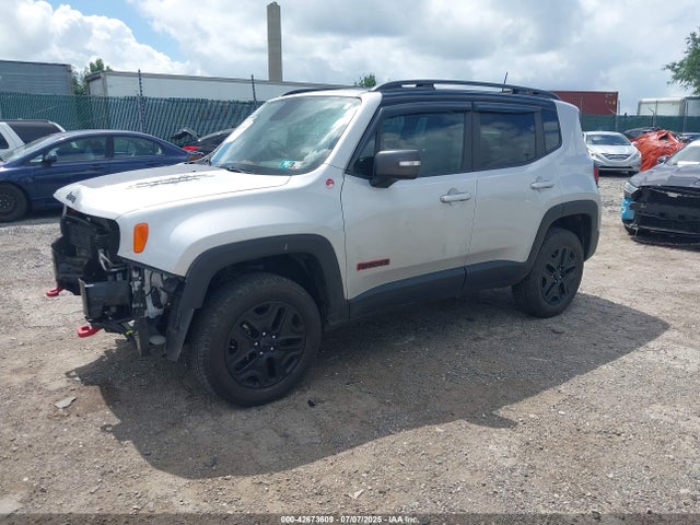 Jeep Renegade 2018 ZACCJBCB8JPH29054 Image 2
