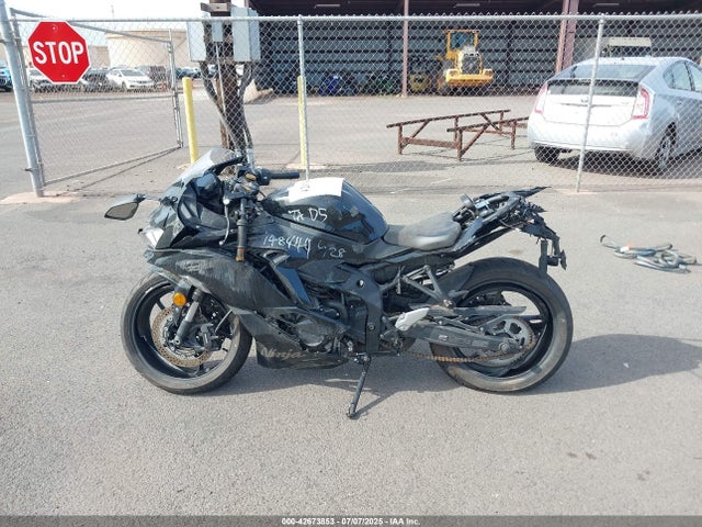 42673853 :رقم المزاد ، ML5ZXCP14SDA35104 vin ، 2025 Kawasaki Zx400 P مزاد بيع