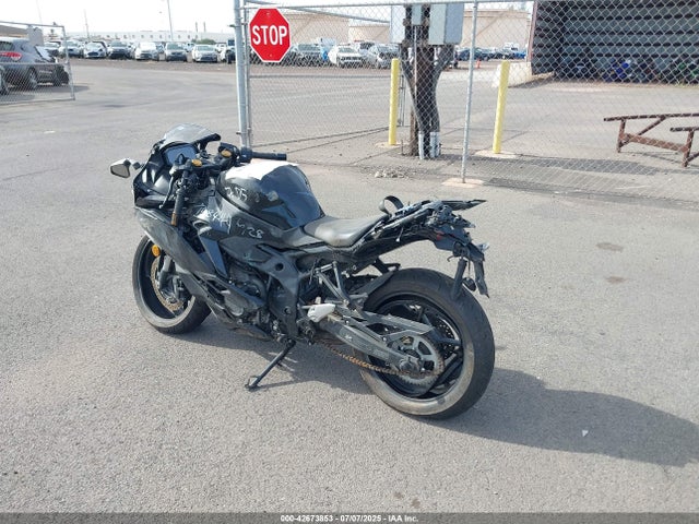42673853 :رقم المزاد ، ML5ZXCP14SDA35104 vin ، 2025 Kawasaki Zx400 P مزاد بيع
