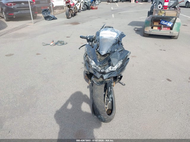 42673853 :رقم المزاد ، ML5ZXCP14SDA35104 vin ، 2025 Kawasaki Zx400 P مزاد بيع