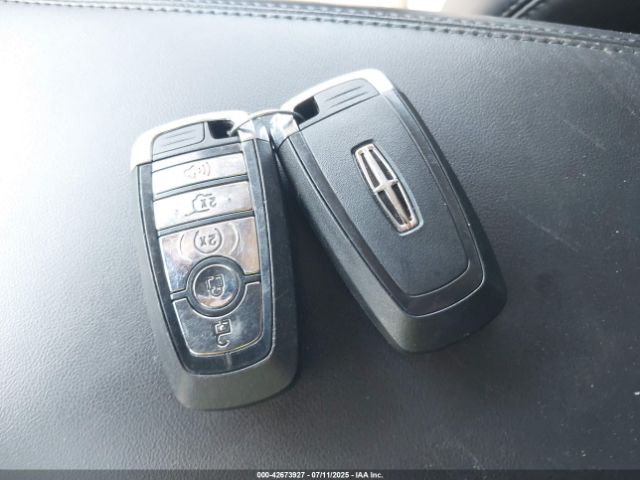 2023 LINCOLN NAUTILUS 2LMPJ8KP7PBL03953 Photo 10