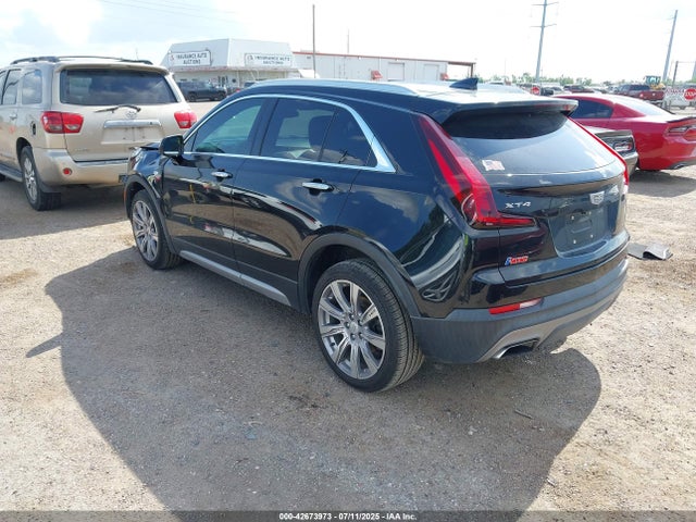 2019 CADILLAC XT4 1GYFZCR45KF174874 Photo 2