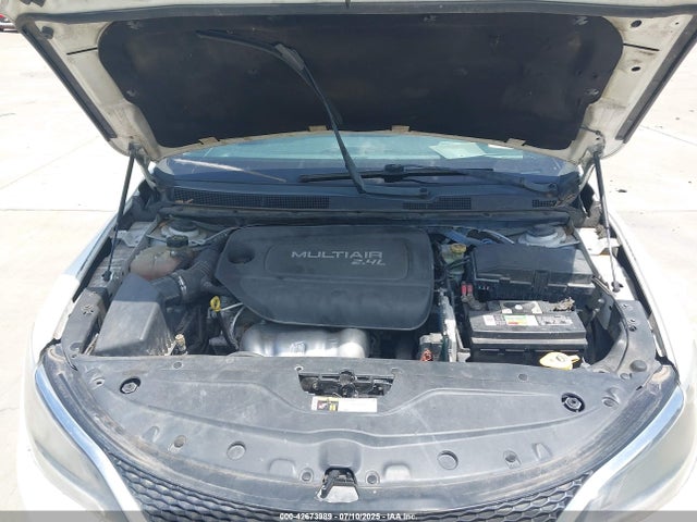 1C3CCCAB2FN552055 Chrysler 2015