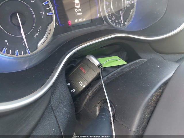 1C3CCCAB2FN552055 Chrysler 2015