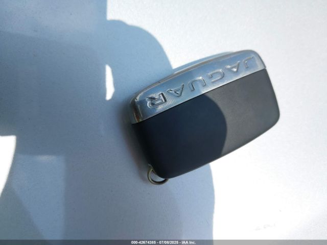 2017 JAGUAR XE SAJAL4BVXHA950319 Photo 10