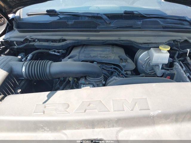 42674693 :رقم المزاد ، 1C6SRFRTXKN900609 vin ، 2019 Ram 1500 Laramie  4x4 6'4 Box مزاد بيع
