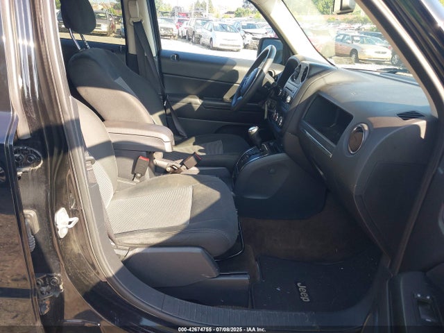 1C4NJRBBXGD521557 Jeep 2016