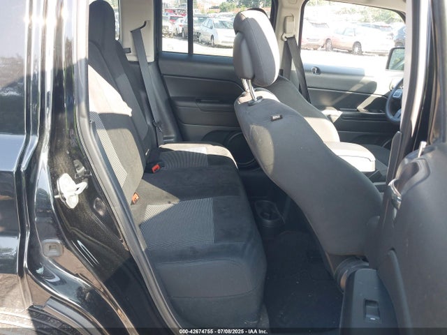 1C4NJRBBXGD521557 Jeep 2016