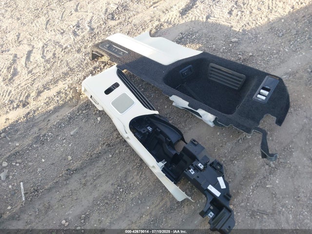 SALKPBE74PA022733 Land Rover nc10-p8h