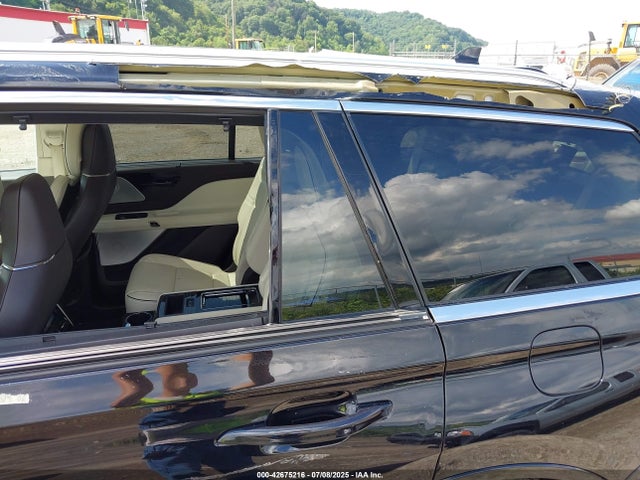 5LM5J9XC6NGL10684 Lincoln Aviator Black Label