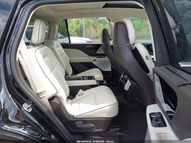 5LM5J9XC6NGL10684 Lincoln Aviator Black Label