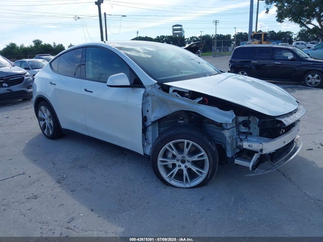 2021 TESLA MODEL Y 5YJYGDEE0MF082605 Photo 0
