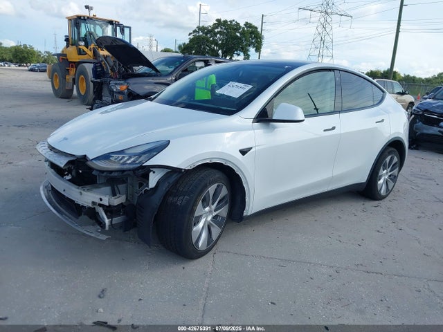 2021 TESLA MODEL Y 5YJYGDEE0MF082605 Photo 1