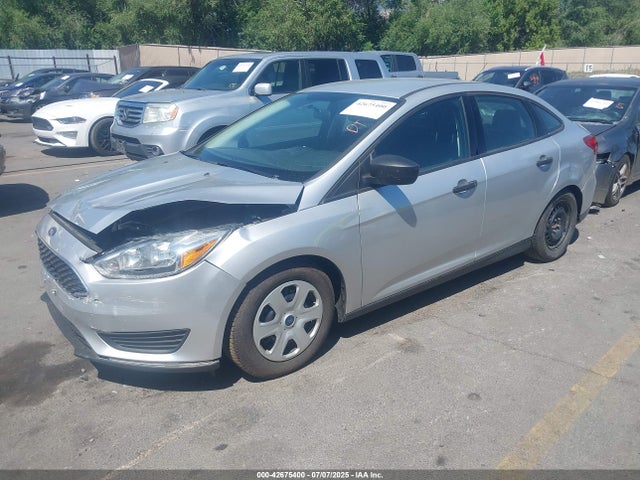 Ford 2016 2016 1FADP3E27GL397648 Image 2