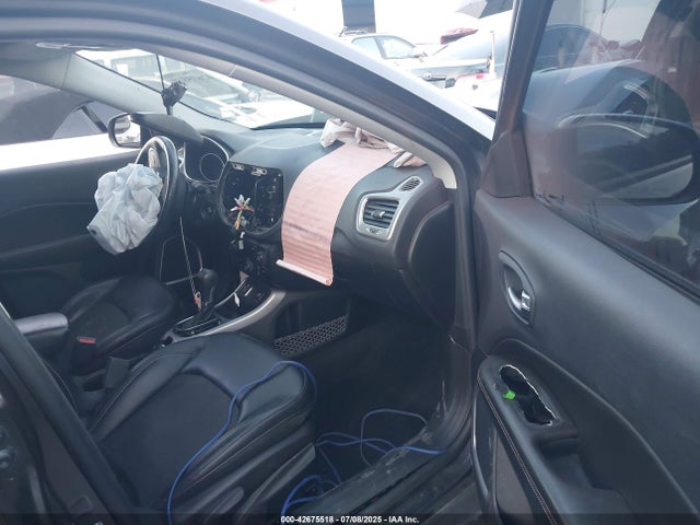 3C4NJCBB8JT425389 Jeep 2018