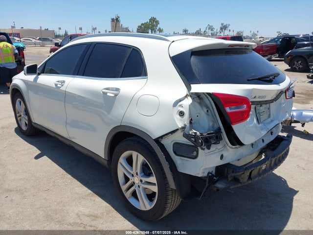 Mercedes-Benz 2015 2015 WDCTG4EB8FJ169741 Image 3