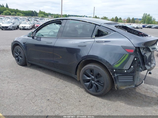 2025 TESLA MODEL Y 7SAYGDEE4SF289725 Photo 2