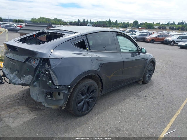 2025 TESLA MODEL Y 7SAYGDEE4SF289725 Photo 3