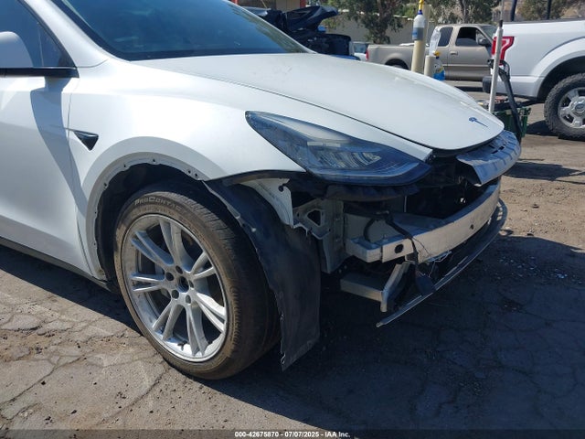Tesla Model Y 2021 5YJYGDEE5MF096807 Image 20
