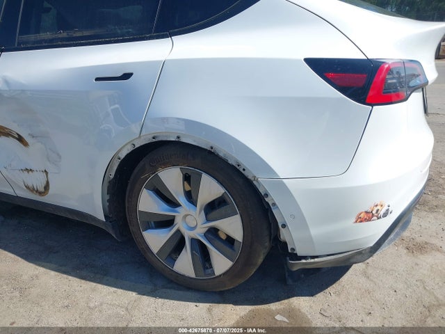 Tesla Model Y 2021 5YJYGDEE5MF096807 Image 22