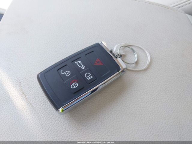 2023 JAGUAR F-PACE SADCJ2EX2PA714328 Photo 10