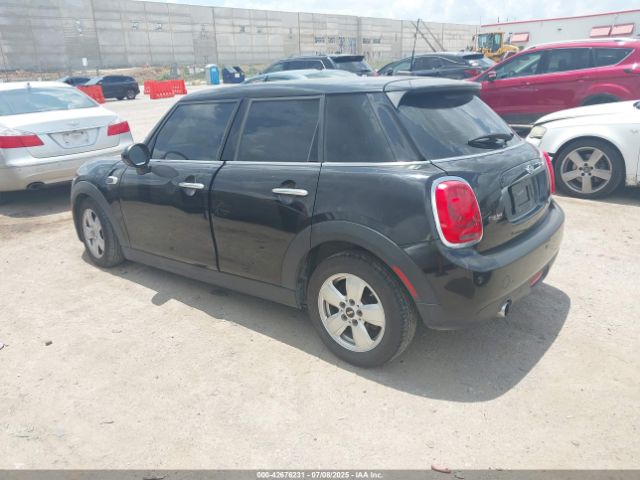 2018 MINI HARDTOP WMWXU1C58J2F79325 Photo 2