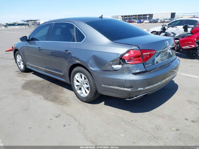 1VWAT7A30GC021756 Volkswagen 2016