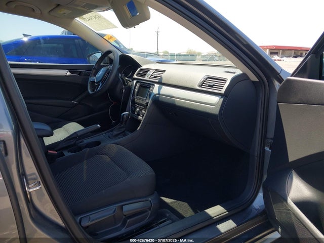 1VWAT7A30GC021756 Volkswagen 2016