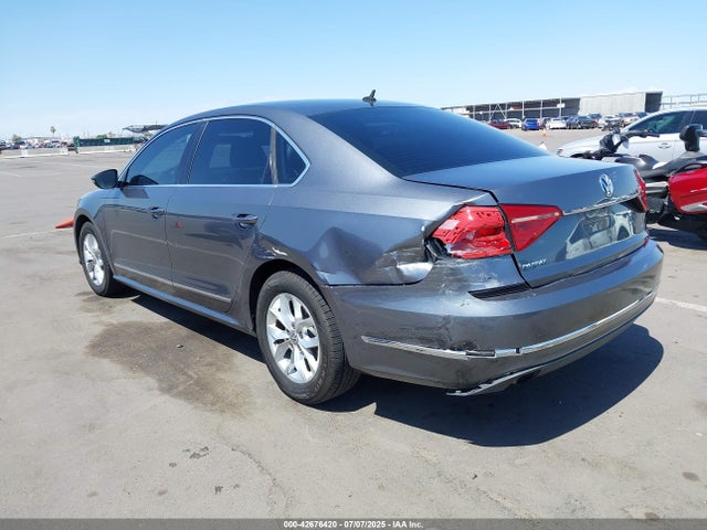 1VWAT7A30GC021756 Volkswagen 2016