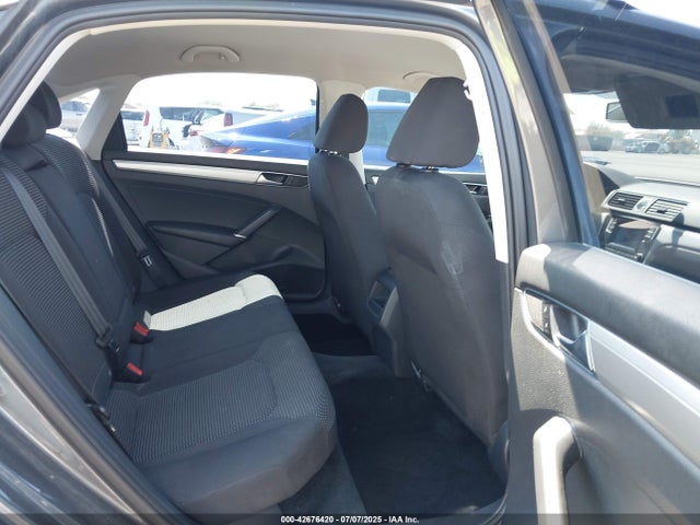 1VWAT7A30GC021756 Volkswagen 2016