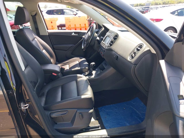 WVGAV7AX1FW574781 Volkswagen Tiguan
